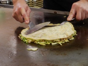 大丸堂さん　お好み焼きを焼くとき押さえる所