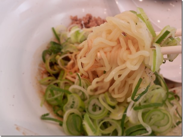 やまね　汁なし担担麺ちぢれ麺２辛